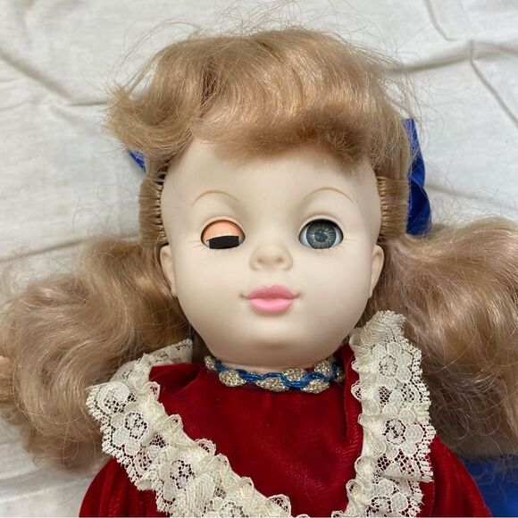 Vintage 1980 Miss Elsa of Royal A Royal‎ Doll Porcelain Doll Appr 17.5” High - Picture 7 of 11